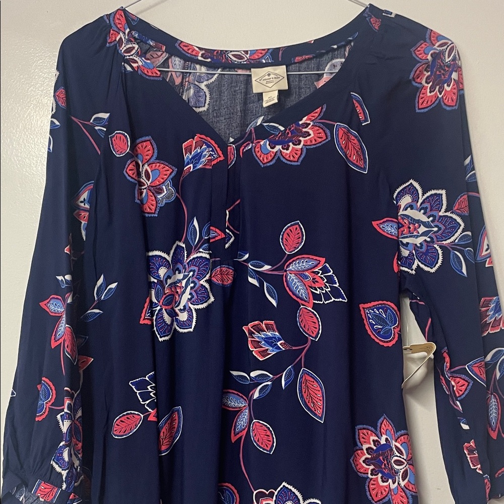 St. Johns Bay Womens Top Size XL - Picture 2 of 5